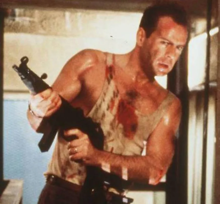 Bruce Willis, 67 anni, nei panni di John McClane, nella saga Die Hard, partita nel 1988