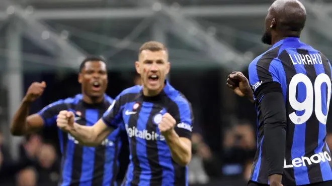 Inter Milan�s Romelu Lukaku (R) jubilates with his teammates after scoring goal of 1 to 0 during the Italian serie A soccer match between Udinese and Ac Milan  Giuseppe Meazza stadium in Milan,18 February  2023.
ANSA / MATTEO BAZZI