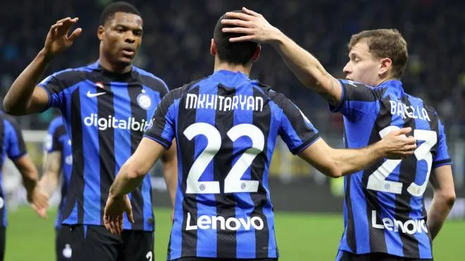 Inter Milan�s Henrih Mkhitaryan (C) jubilates with his teammates after scoring goal of 2 to 1 during the Italian serie A soccer match between Udinese and Ac Milan  Giuseppe Meazza stadium in Milan,18 February  2023.
ANSA / MATTEO BAZZI