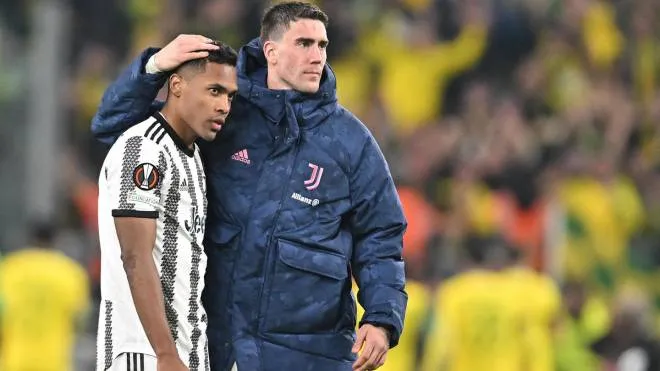 Juventus' Alex Sandro and Dusan Vlahovic at the end of the UEFA Europa League play-off soccer match Juventus FC vs Nantes FC at the Allianz Stadium in Turin, Italy, 16 february 2023 ANSA/ALESSANDRO DI MARCO