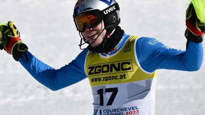 La gioia di Alex Vinatzer per la medaglia di bronzo ai mondiali nello slalom