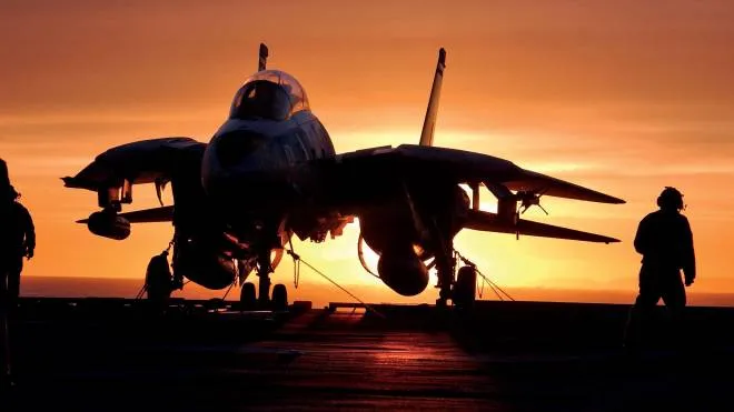 USA: Top Gun's famous Grumman F-14 Tomcat is the first American military jet fighter to have
twin tails. Its advanced weapons control system computer is capable of simultaneously
tracking up to twenty-four targets. TOPGUN, the US Navy’s world-famous fighter unit which inspired one of the eighties most beloved films, turns FIFTY this year and is celebrated in a new book which is sure to take your breath away. “I feel the need—the need for speed!” The exploits of Maverick (Tom Cruise), Iceman (Val Kilmer), Charlie (Kelly McGillis) and Goose (Anthony Edwards) was a staple of many childhoods with the elite fighter pilot blockbuster making over £275million worldwide at the box office. But although the film is a scintillating adrenaline-filled and emotionally-charged rollercoaster, which inspired multiple generations to take to the skies, the history of the ‘Topgun’ military school stretches back way beyond the movie’s 1986 release date. Mediadrumimages/DJZimmerman/USNavy ( - 2019-05-17, Mediadrumimages/DJZimmerman/USNavy / ipa-agency.net) p.s. la foto e' utilizzabile nel rispetto del contesto in cui e' stata scattata, e senza intento diffamatorio del decoro delle persone rappresentate
