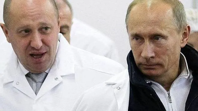 Yevgeny Prigozhin e Vladimir Putin nel 2010, quando il capo della Wagner era lo ’’chef dello zar’’