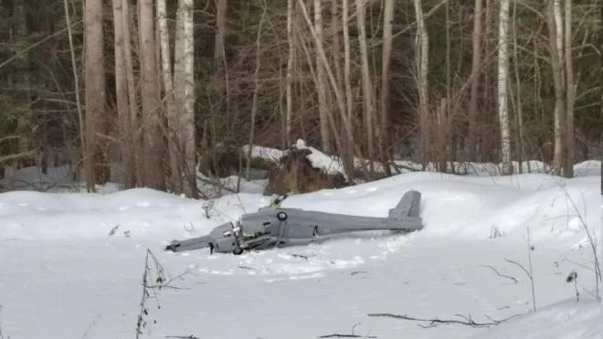 Un drone "� precipitato" vicino a Kolomna, un centinaio di chilometri a sud-est di Mosca, 28 febbraio 2023. Il drone si � abbattuto vicino al villaggio di Gubastovo. Sull'episodio stanno indagando i servizi di sicurezza interni (Fsb).
UKRAINE WEAPONS TRACKER
+++ ATTENZIONE LA FOTO NON PUO' ESSERE PUBBLICATA O RIPRODOTTA SENZA L'AUTORIZZAZIONE DELLA FONTE DI ORIGINE CUI SI RINVIA+++ NPK +++