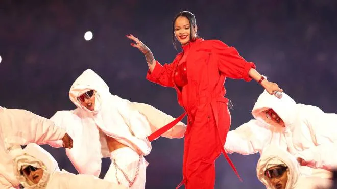 Super Bowl: Rihanna padrona dell'half time