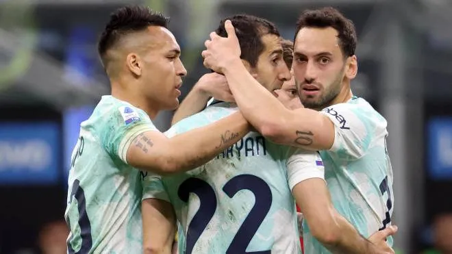 Inter Milan�s Henrih Mkhitaryan (C)n jubilates with his teammates Lautaro Martine (L) and  Hakan Calhanoglu  after scoring goal of 1 to 0 during the Italian serie A soccer match between Lecce and Ac Milan  Giuseppe Meazza stadium in Milan, 5  March  2023.
ANSA / MATTEO BAZZI