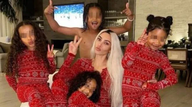 Kim Kardashian, 42 anni, pubblica regolarmente foto dei suoi quattro figli