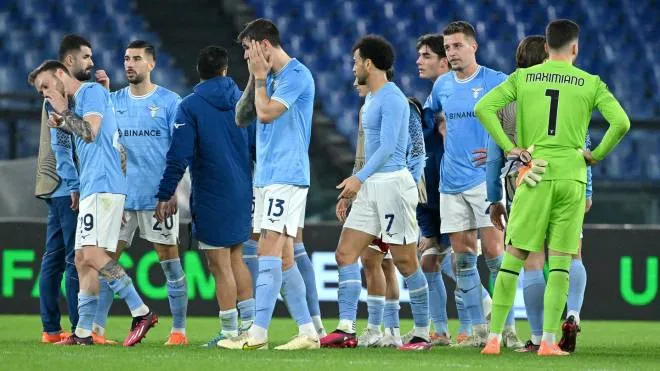 SS Lazio's players show their dejection after loosing the UEFA Conference League round of 16 first leg soccer match between SS Lazio and AZ Alkmaar at Olimpico stadium in Rome, Italy, 07 March 2023.  ANSA/ETTORE FERRARI