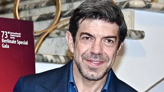 Pierfrancesco Favino, 53 anni, ora al cinema con L’ultima notte di Amore