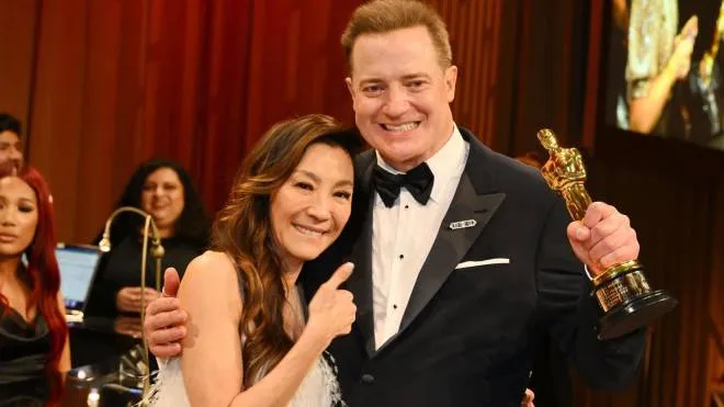 Malaysian actress Michelle Yeoh (L), winner of the Oscar for Best Actress in a Leading Role for "Everything Everywhere All at Once" and US actor Brendan Fraser (R), winner of the Oscar for Best Actor in a Leading Role for "The Whale", attend the 95th Annual Academy Awards Governors Ball in Hollywood, California on March 12, 2023. (Photo by ANGELA WEISS / AFP)