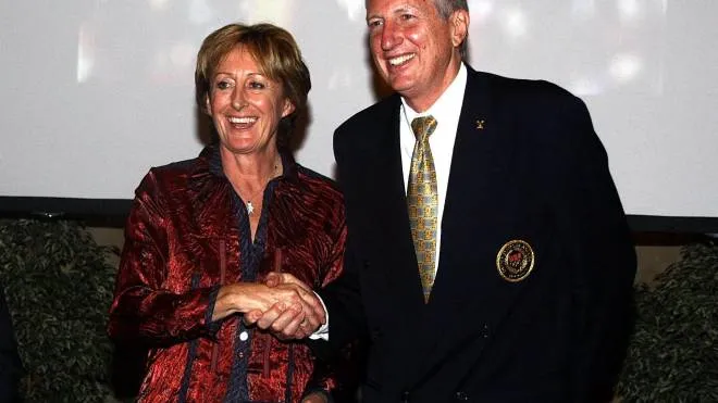 Sara Simeoni con Dick Fosbury, due miti del salto in alto in una foto del 2008