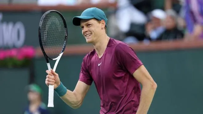 INDIAN WELLS, CALIFORNIA - MARCH 16: Jannik Sinner of Italy celebrates defeating Taylor Fritz of USA in the quarter finals during the BNP Paribas Open on March 16, 2023 in Indian Wells, California.   Julian Finney/Getty Images/AFP (Photo by JULIAN FINNEY / GETTY IMAGES NORTH AMERICA / Getty Images via AFP)