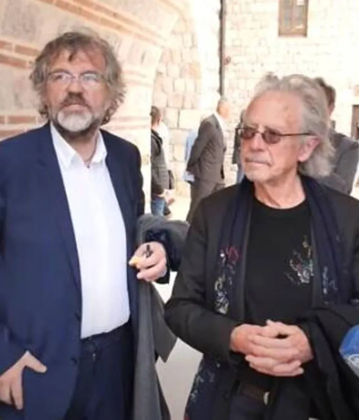 Emir Kusturica (68 anni) con Peter Handke (80 anni)