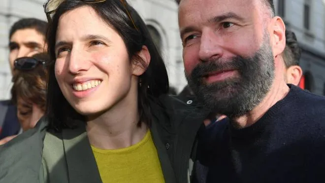 La segretaria Elly Schlein, 37 anni, e il deputato Pd Alessandro Zan, 49, sabato scorso a Milano per il corteo in favore delle coppie omogenitoriali