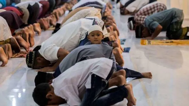 Ha preso il via ieri il Ramadan per 1,8 miliardi di fedeli musulmani, quasi un quarto della popolazione mondiale (foto di repertorio)