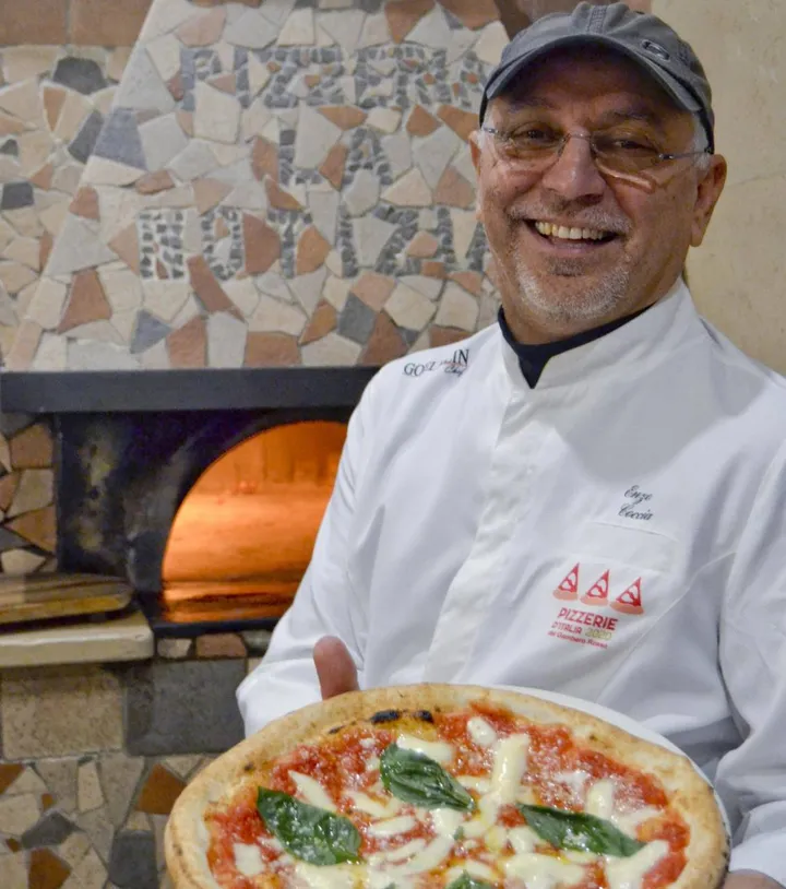 Il pizzaiolo esperto Enzo Coccia