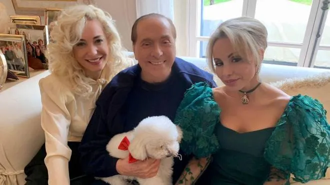 Silvio Berlusconi con la fidanzata Marta Fascina e la figlia Marina