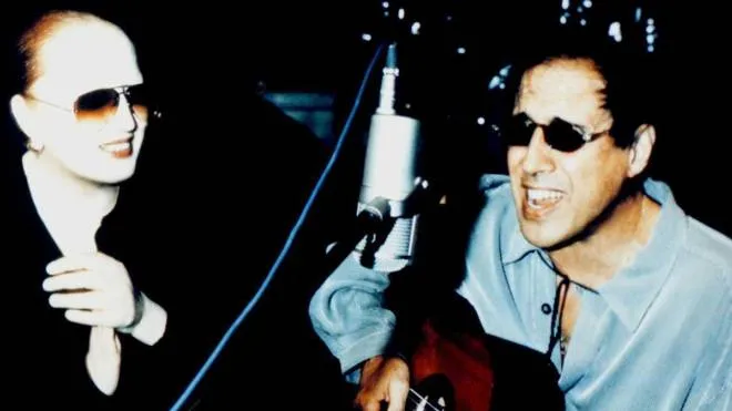 Adriano Celentano e Mina insieme durante le registrazioni del loro album nel 1998.
ANSA