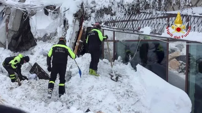 Firefighters work at Hotel Rigopiano in Farindola, central Italy, after it was hit by an avalanche, in this handout picture released on January 20, 2017 provided by Italy's Fire Fighters. Vigili del Fuoco/Handout via REUTERS   ATTENTION EDITORS - THIS IMAGE WAS PROVIDED BY A THIRD PARTY. EDITORIAL USE ONLY.