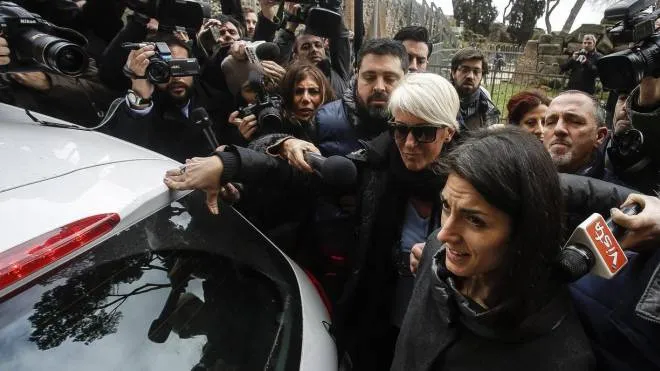 Rome Mayor Virginia Raggi arriveas in Campidoglio, Italy, 03 February 2017. Rome's embattled Mayor Virginia Raggi said after emerging from eight hours of questioning by Rome prosecutors that she knew 'nothing' about a 30,000 euro assurance policy written out in her name by her former cabinet chief Salvatore Romeo. Raggi was questioned in a separate probe in which she is suspected of abuse of office for appointing Renato Marra, brother of her former right-hand man Raffaele Marra, as Rome tourist chief, ANSA/ GIUSEPPE LAMI