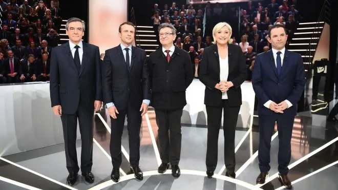 (LtoR) French presidential election candidates, right-wing Les Republicains (LR) party Francois Fillon, En Marche ! movement Emmanuel Macron, far-left coalition La France insoumise Jean-Luc Melenchon, far-right Front National (FN) party Marine Le Pen, and left-wing French Socialist (PS) party Benoit Hamon, pose before a debate organised by the French private TV channel TF1 on March 20, 2017 in Aubervilliers, outside Paris.      / AFP PHOTO / POOL AND AFP PHOTO / Eliot BLONDET