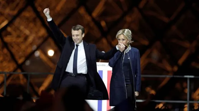 French President elect Emmanuel Macron and his wife Brigitte Trogneux celebrate on the stage at his victory rally near the Louvre in Paris, France May 7, 2017. , France May 7, 2017. REUTERS/Benoit Tessier