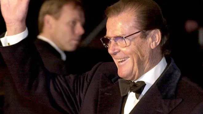 (FILES) This file photo taken on November 18, 2002 shows 
British actor and former James Bond Roger Moore arrives for the World Premiere of the new James Bond film 'Die Another Day' directed by New Zealand's Lee Tamahori at the Royal Albert Hall in London. 
British actor Roger Moore, who played the womanising superspy James Bond over two decades with a suave wit, died May 23, 2019, aged89, his children announced. / AFP PHOTO / NICOLAS ASFOURI