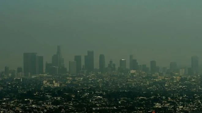 (FILES) This file photo taken on May 31, 2015 shows a view of the Los Angeles city skyline as heavy smog shrouds the city in California.
The US government is expected to release on November 3, 2017 a major scientific report that says climate change is real, caused by human activity, and is affecting the daily lives of Americans. The federally mandated report, known as the Fourth National Climate Assessment, is issued every four years. It is the first to come under the administration of President Donald Trump who has labeled global warming a Chinese hoax and named fossil fuel ally Scott Pruitt to head the Environmental Protection Agency.
 / AFP PHOTO / MARK RALSTON