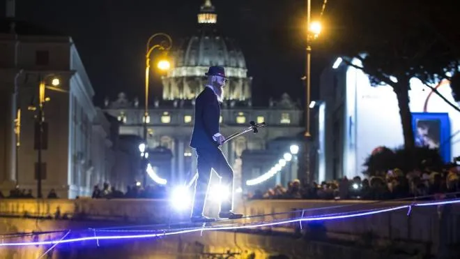 Italian performer Andrea Loreni walks on a 135 meters (442.91 feet) long and 20 meters (65.62 feet) high rope between two banks of the Tiber river in Rome, 10 December 2017. In background St. Peter's Basilica.
ANSA/ANGELO CARCONI