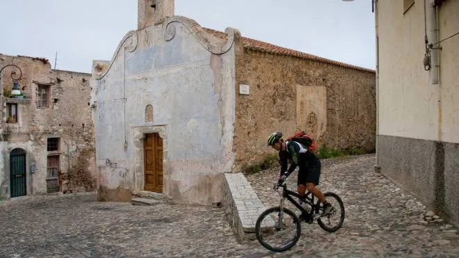 Le ciclovie per scoprire la Sardegna in bici - Foto: robertonencini/iStock