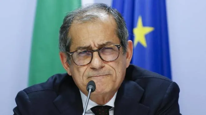epa07177459 Italian Minister of Economy and Finance, Giovanni Tria holds a news conference after a Special Eurogroup Finance Ministers' meeting in Brussels, Belgium, 19 November 2018. The Eurogroup focused on Italy's budget crisis.  EPA/JULIEN WARNAND