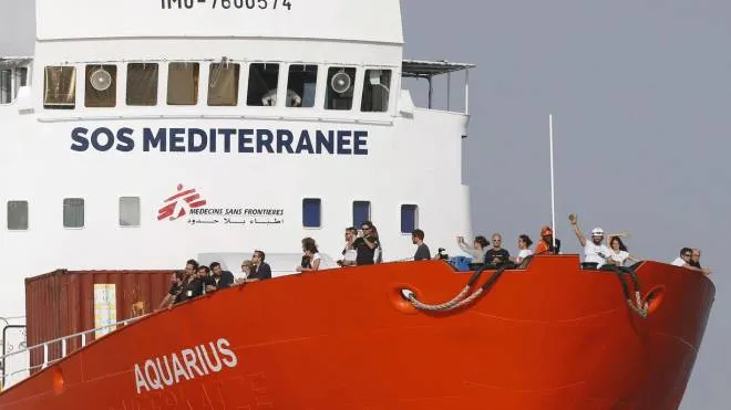 (FILE) - Crew members of the search and rescue vessel 'Aquarius' of NGO 'SOS Mediterranee' wave from the ship's bow as the vessel arrives in the port of Marseille, France, 29 June 2018 (reissued 24 September 2018). According to media reports on 24 September 2018, the Panama authorities have begun procedures to revoke the registration of the Aquarius, the last migrant rescue ship operating in the central Mediterranean. The vessel which is currently at sea will have to remove its Panama maritime flag when next she docks and cannot set sail without a new one. The operators of the vessel have accused Panama of bowing to pressure from the Italian government. ANSA/GUILLAUME HORCAJUELO