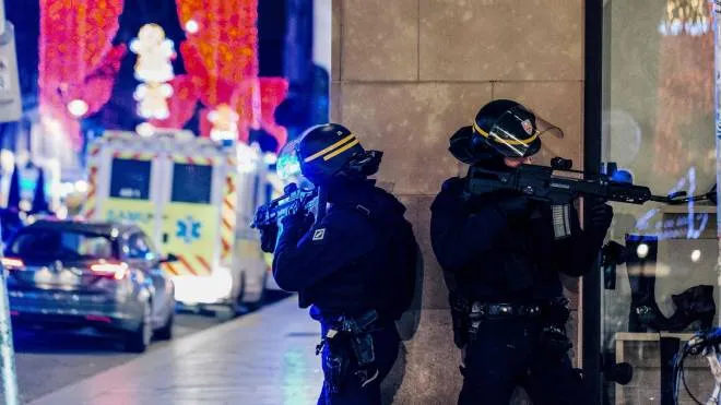 French police officers stand guard near the scene of a shooting on December 11, 2018 in Strasbourg, eastern France. - A gunman killed at least two people and seriously injured another 11 near the famed Christmas market in the French city of Strasbourg before fleeing the scene, security officials said. Police launched a manhunt after the killer opened fire at around 7pm local time (1800 GMT), sending crowds of evening shoppers fleeing for safety. (Photo by Abdesslam MIRDASS / AFP)