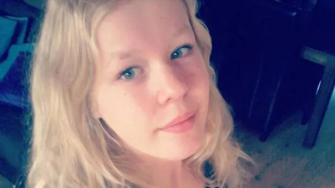 Noa Pothoven, la 17enne olandese che ha chiesto e ottenuto, dopo una lunga battaglia, l'eutanasia, legale nei Paesi Bassi, dopo anni di sofferenze psichiche seguite ad una violenza subita da bambina, in un'immagine tratta dal suo profilo Facebook. PROFILO FACEBOOK DI NOA POTHOVEN
+++ ATTENZIONE LA FOTO NON PUO? ESSERE PUBBLICATA O RIPRODOTTA SENZA L?AUTORIZZAZIONE DELLA FONTE DI ORIGINE CUI SI RINVIA +++ ++ HO - NO SALES, EDITORIAL USE ONLY ++