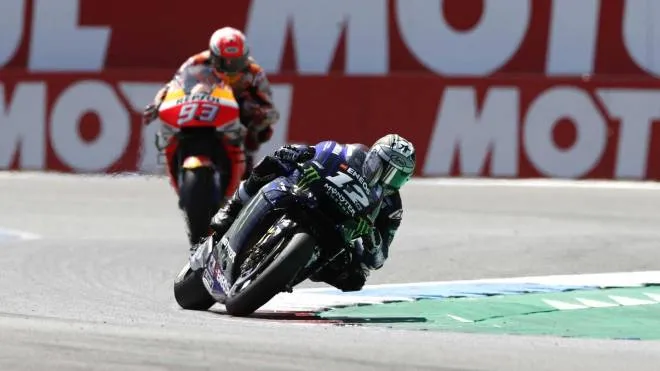 epa07684621 Winner Maverick Vinales of Spain on his Yamaha (R) and Marc Marquez of Spain on his Honda (L) in action during the MotoGP Race on the Assen TT circuit in Assen, the Netherlands, 30 June 2019.  EPA/Vincent Jannink