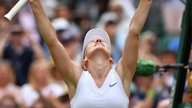 Simona Halep vola in finale a Wimbledon 2019