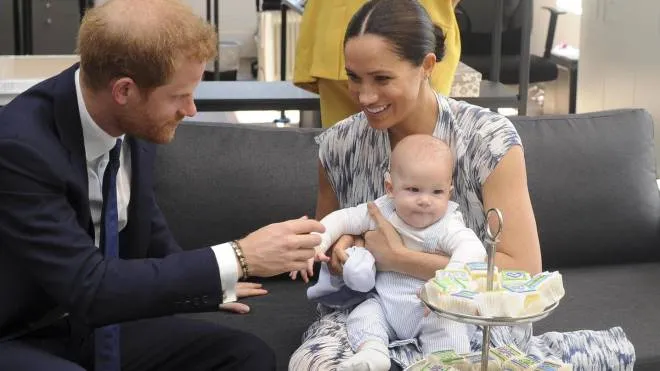 epa07868473 Britain's Prince Harry, The Duke of Sussex (L) and his wife Meghan, Duchess of Sussex (R) holding her son Archie, have tea with Archbishop Desmond Tutu (not pictured) and his daughter Thandeka (not pictured) at the Desmond & Leah Tutu Legacy Foundation in Cape Town, South Africa 25 September 2019. The Duke and Duchess of Sussex are on an official visit to South Africa. Founded in Cape Town in 2013, the Desmond & Leah Tutu Legacy Foundation contributes to the development of youth and leadership, facilitates discussions about social justice and common human purposes and makes the lessons of Archbishop Tutu accessible to new generations. It is located in one of Cape Town's oldest buildings and a national landmark, The Old Granary Building.  EPA/HENK KRUGER / POOL