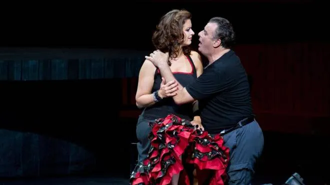 The image made available on 27 September 2013 shows German mezzo-soprano Anke Vondung as Carmen and Italian tenor Marcello Giordani as Don Jose perform during a rehearsal for the opera Carmen at the Semper Opera in Dresden, Germany on 24 September.
ANSA//Arno Burgi