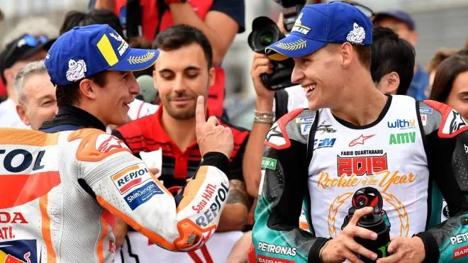 Japanese Grand Prix winner Repsol Honda Team rider Marc Marquez of Spain (L) chats with second placed Petronas Yamaha SRT rider Fabio Quartararo of France (R) at the parc ferme after the MotoGP class Japanese Motorcyle Grand Prix at the Twin Ring Motegi circuit in Motegi, Tochigi prefecture on October 20, 2019. (Photo by Toshifumi KITAMURA / AFP)