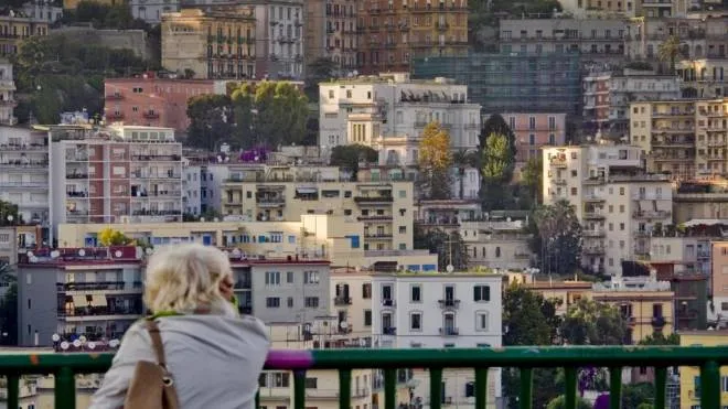 Panoramiche di edifici a Napoli, 6 giugno 20'13.
ANSA / CIRO FUSCO