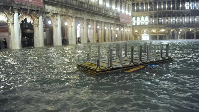 The extreme floodwaters in Venice, Italy, 12 November 2019. The high tide has already reached the level of 1,87 meter above sea level.  
ANSA/ANDREA MEROLA
+++BEST QUALITY AVAILABLE+++
