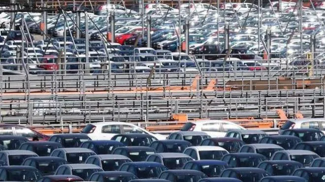 Auto, mercato Italia +5,02% a luglio (foto Ansa)