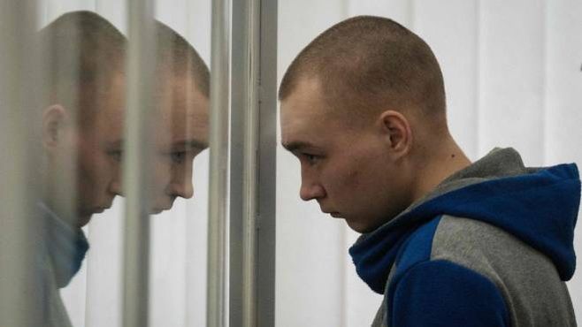 Il sergente russo Vadim Shishimarin a processo per crimini di guerra (Ansa)