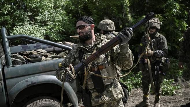 Truppe ucraine nel Donbass (Ansa)