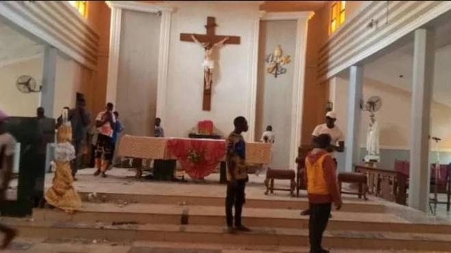 La chiesa assaltata in Nigeria (Ansa / Facebook di Build Up Nigeria)