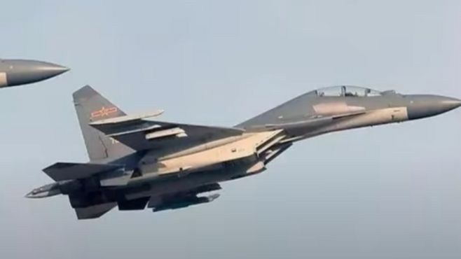 Il caccia da combattimento cinese Shenyang J-16