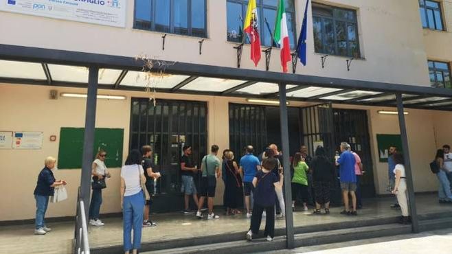 Palermo, è ancora caos ai seggi: mancano decine di presidenti