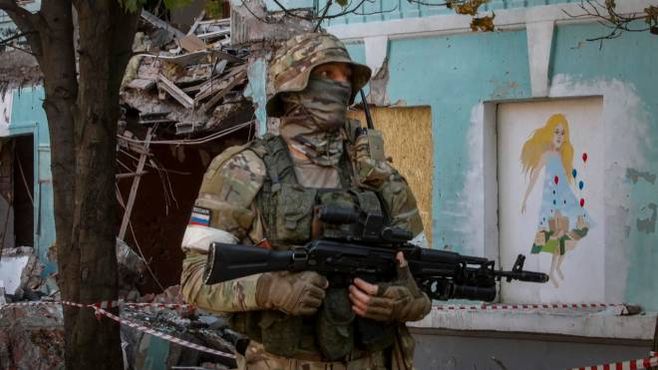 Militari filorussi nel Donbass (Ansa)