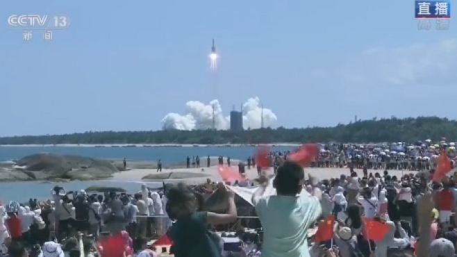 Il lancio del razzo contente il secondo modulo della stazione spaziale cinese