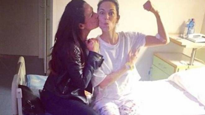 Giorgia Surina in ospedale con Giusy Versace dopo l'operazione (Instagram)
